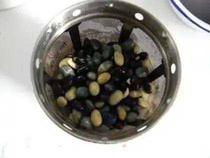 Make Black bean soy milk step 2
