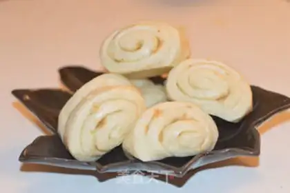 Make Meat pine rolls step 10