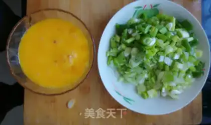Make Onions, fried eggs step 0