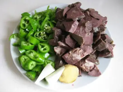 Make Pyramid fried pig lungs step 1