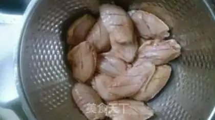 Make Coke chicken wings step 1
