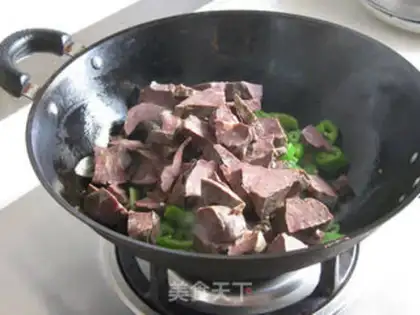 Make Pyramid fried pig lungs step 4