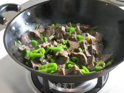 Make Pyramid fried pig lungs step 7