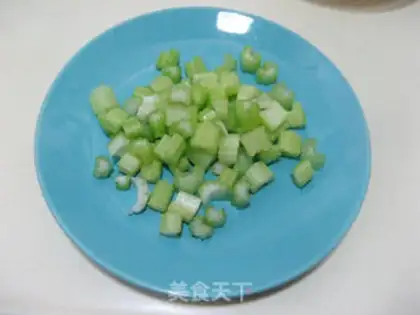 Make Gold pear celery juice step 3