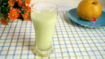 Make Gold pear celery juice step 6