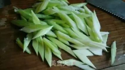 Make The cranberry lily step 2