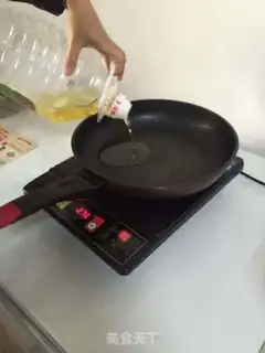 Make Taiwan moon shrimp cake step 1