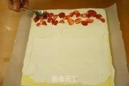 Make Strawberry roll step 18