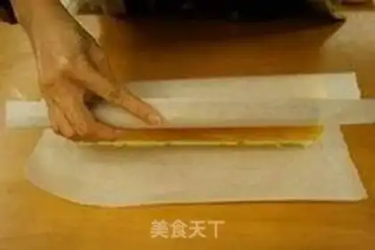 Make Strawberry roll step 19