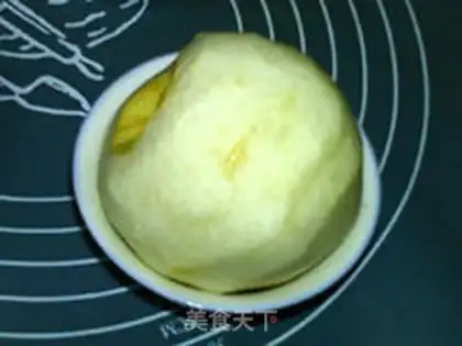 Make Dragon-Eyed ice-cream pear step 1