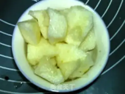Make Dragon-Eyed ice-cream pear step 2