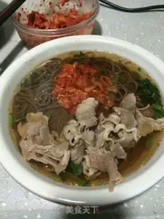 Make The lamb chops are cold noodles step 4