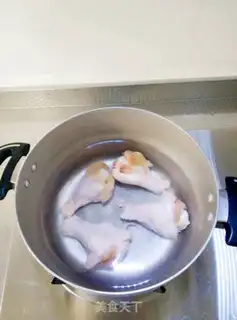 Make Baby eats chicken soup step 1
