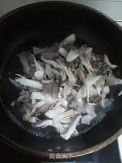 Make Garlic fried mushrooms step 2