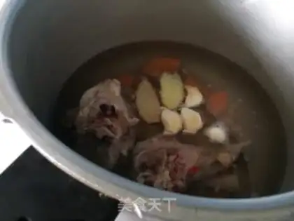 Make Big cabbage tofu stewed bones step 2