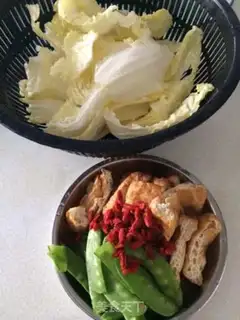 Make Big cabbage tofu stewed bones step 3