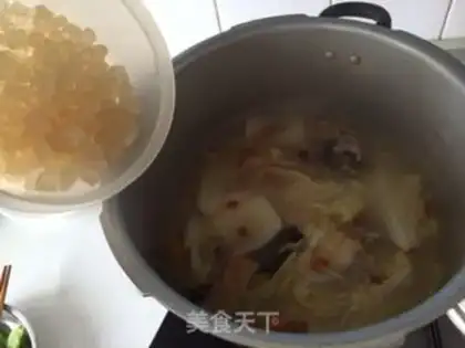 Make Big cabbage tofu stewed bones step 7