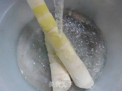 Make Flower clams and thunder step 1