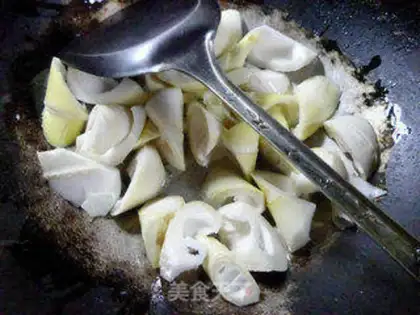 Make Flower clams and thunder step 3