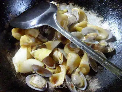 Make Flower clams and thunder step 9