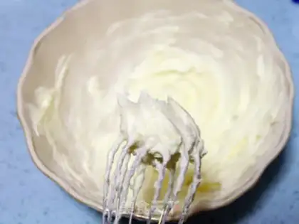 Make Pineapple cupcakes step 3