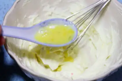 Make Pineapple cupcakes step 4