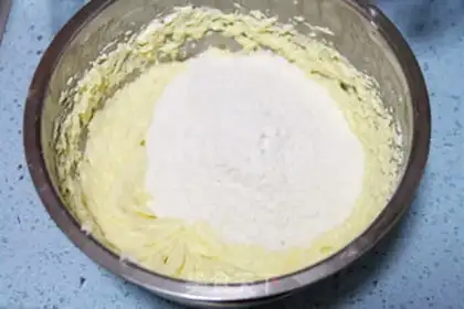 Make Pineapple cupcakes step 8