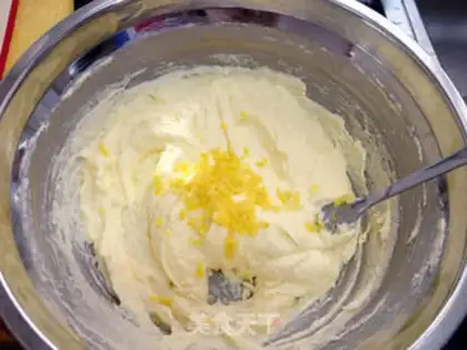 Make Plum raisin cake step 2