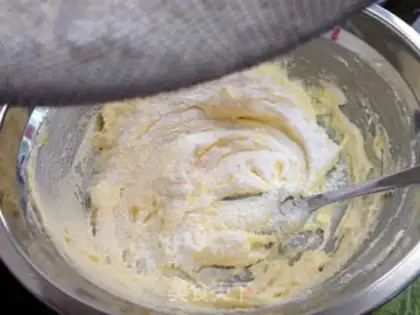 Make Plum raisin cake step 3