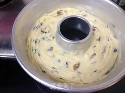 Make Plum raisin cake step 6
