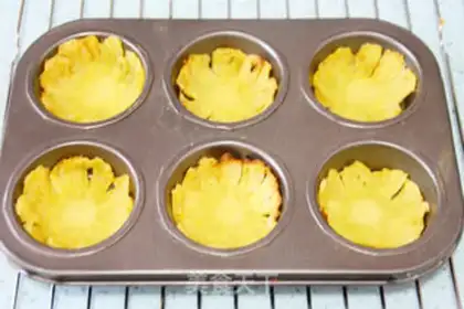 Make Pineapple cupcakes step 16