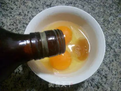 Make The egg gravy soup step 1