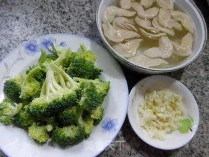 Make Soybeans, fried broccoli step 0