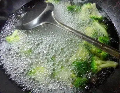 Make Soybeans, fried broccoli step 1