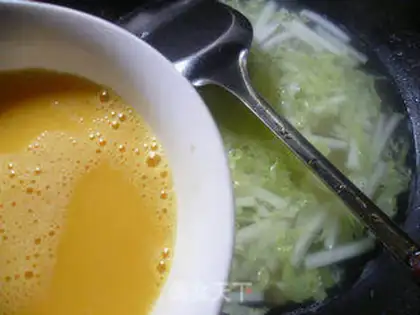 Make The egg gravy soup step 6