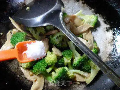 Make Soybeans, fried broccoli step 6