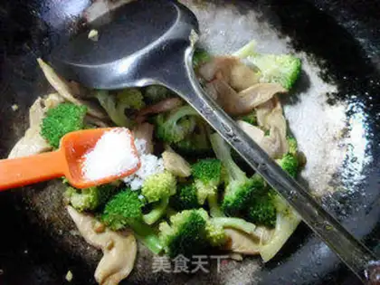 Make Soybeans, fried broccoli step 7