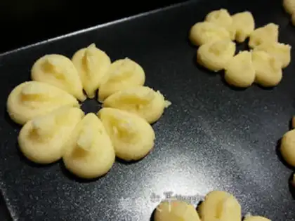 Make Fancy cream cookies step 6
