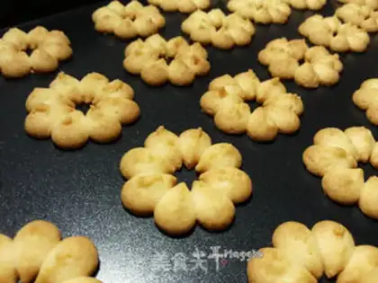 Make Fancy cream cookies step 7