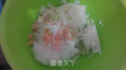 Make radish white-skin pie step 2