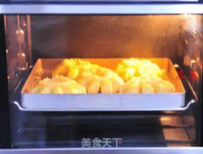 Make People love melon cheese buns step 9