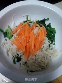 Make Spinach with golden needle mushrooms step 5