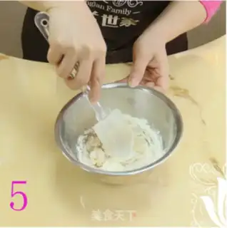 Make Bear hugs almond cookies step 4