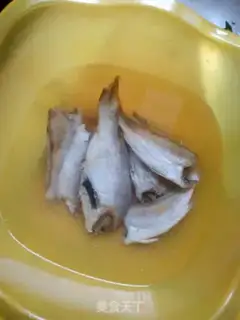 Make Microwave steamed fish dry step 0