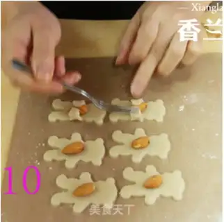 Make Bear hugs almond cookies step 9