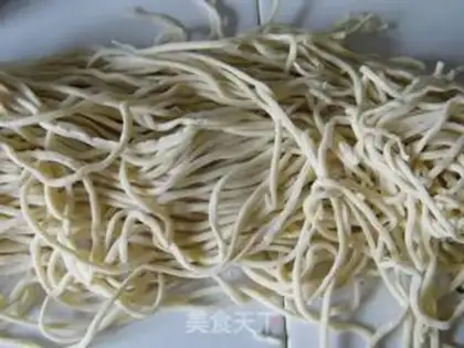 Make Tomato eggnog noodles step 1