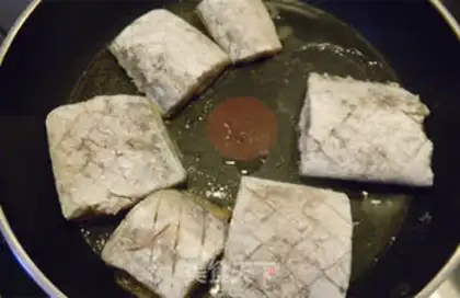 Make Dry black pepper with fish step 3