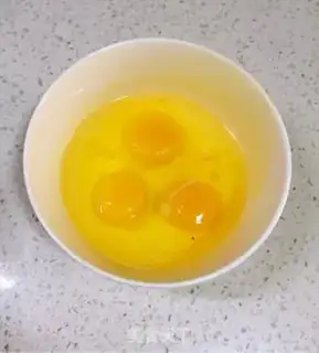 Make Onions and eggs step 0