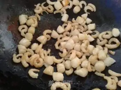 Make A gold hook belt to burn the porridge step 2