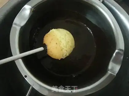 Make Sphere lollipop cake step 27